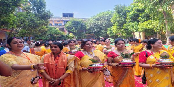 वडनगर से काशी पहुंचे 500 बाइक सेवा यात्री, बाबा विश्वनाथ का किया जलाभिषेक