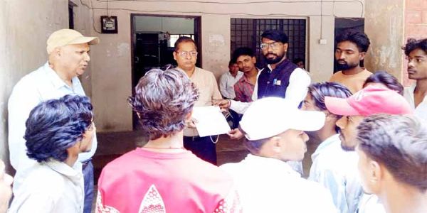सरकारी संपत्तियां निजी हाथों में देने पर सवाल