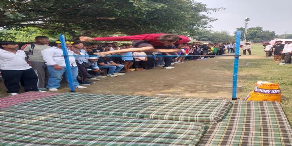 एथलेटिक्स प्रतियोगिता में प्रतिभाग करने वाले छात्र-छात्राओं ने जमकर बहाया पसीना