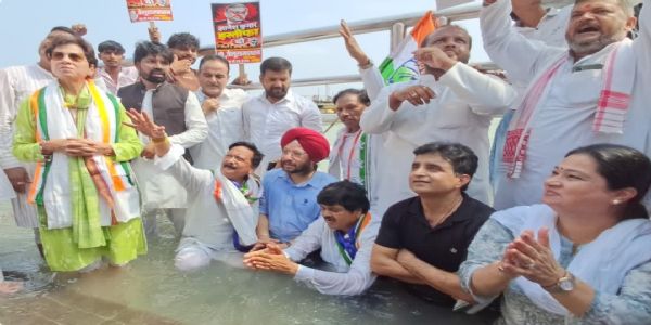 गंगाजल हाथ में लेकर कांग्रेस ने हरिद्वार से शुरू की ‘वोट बचाओ-देश बचाओ’ यात्रा