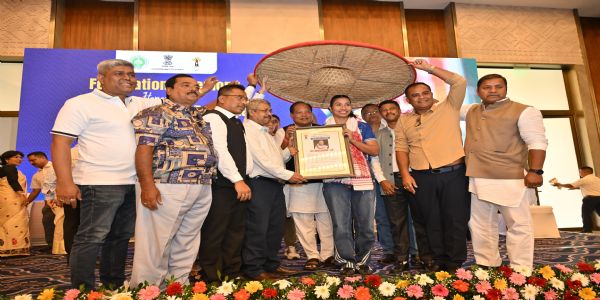 खेल मंत्री ने किया एशियाई खेलों की स्वर्ण पदक विजेता लवलीना बरगोहाईं का सम्मान