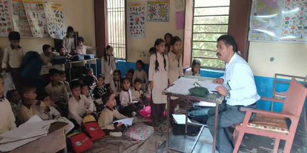 सिरमौर के स्कूल में शिक्षा उपनिदेशक का छापा, पढ़ाई का स्तर और सामान्य ज्ञान मिला कमजोर, इंचार्ज को कारण बताओ नोटिस