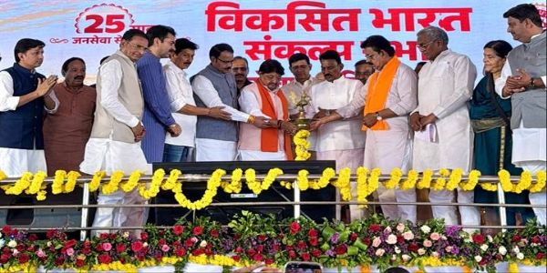 इंदौरः प्रधानमंत्री मोदी के सार्वजनिक जीवन के 25 वर्ष पूर्ण होने पर निकाली गई सेवा ज्योति संकल्प यात्रा