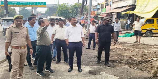 नवरात्र में मंदिरों के आसपास सफाई और सुविधाएं दुरुस्त करें : नगर आयुक्त