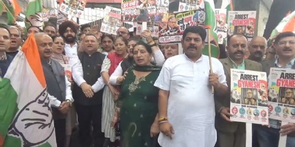 राहुल गांधी की हिरासत के विरोध में शिमला में कांग्रेस का प्रदर्शन, मुख्यमंत्री सुक्खू भी हुए शामिल