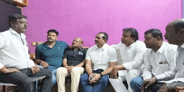 इंदौर भागीरथपुरा हादसे में मृतकों के घर पहुंचे कांग्रेसी, आयोग की रिपोर्ट पर उठाए सवाल