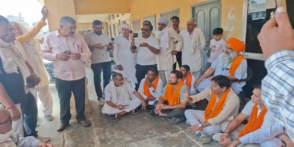 कैथल: पूंडरी मंडी में धान खरीद को लेकर किसानों का प्रदर्शन