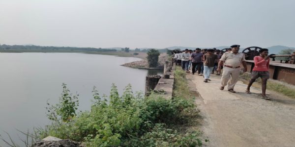किशोरी ने बटाने डैम में लगायी छलांग, शव ढूंढने में जुटे गोताखोर