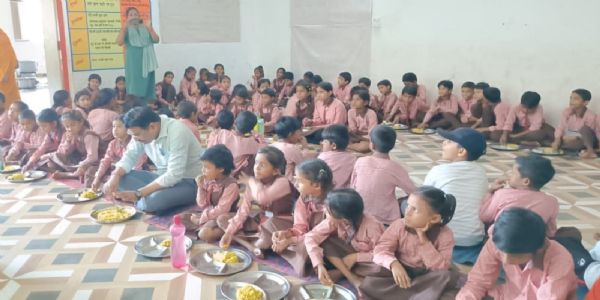अमेठी : परिषदीय विद्यालयों में मिड-डे मील की गुणवत्ता परखी