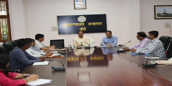 फूड पॉइजनिंग के बाद स्वास्थ्य व्यवस्था की समीक्षा, डीसी ने दिए सख्त निर्देश