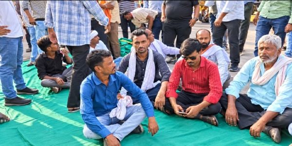 जबलपुर : भुगतान के लिए सड़कों पर उतरे किसान, ट्रैक्टरों से घेरा शहर, कलेक्ट्रेट जाने से पुलिस ने रोका