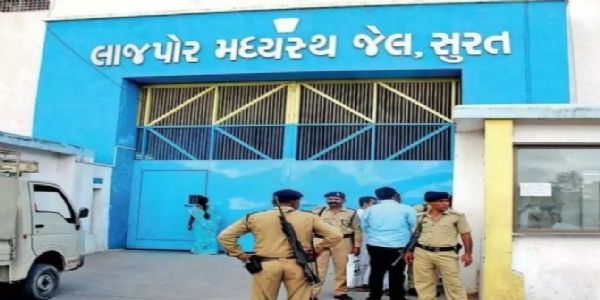 लाजपोर जेल में 11 मोबाइल फोन मिलने पर आठ जेलकर्मी निलंबित, जेलर का तबादला