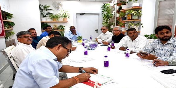 मतदाता सूची विशेष अभियान को लेकर राजनीतिक दलों के साथ बैठक