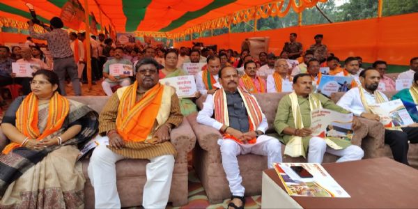 विकसित भारत के संकल्प के साथ जमशेदपुर में निकली सेवा ज्योति यात्रा