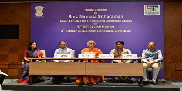 जीएसटी परषिद की बैठक के बाद आयोजित प्रेस कांफ्रेंस का जारी फोटो जीएसटी परषिद की बैठक के बाद आयोजित प्रेस कांफ्रेंस का जारी फोटो