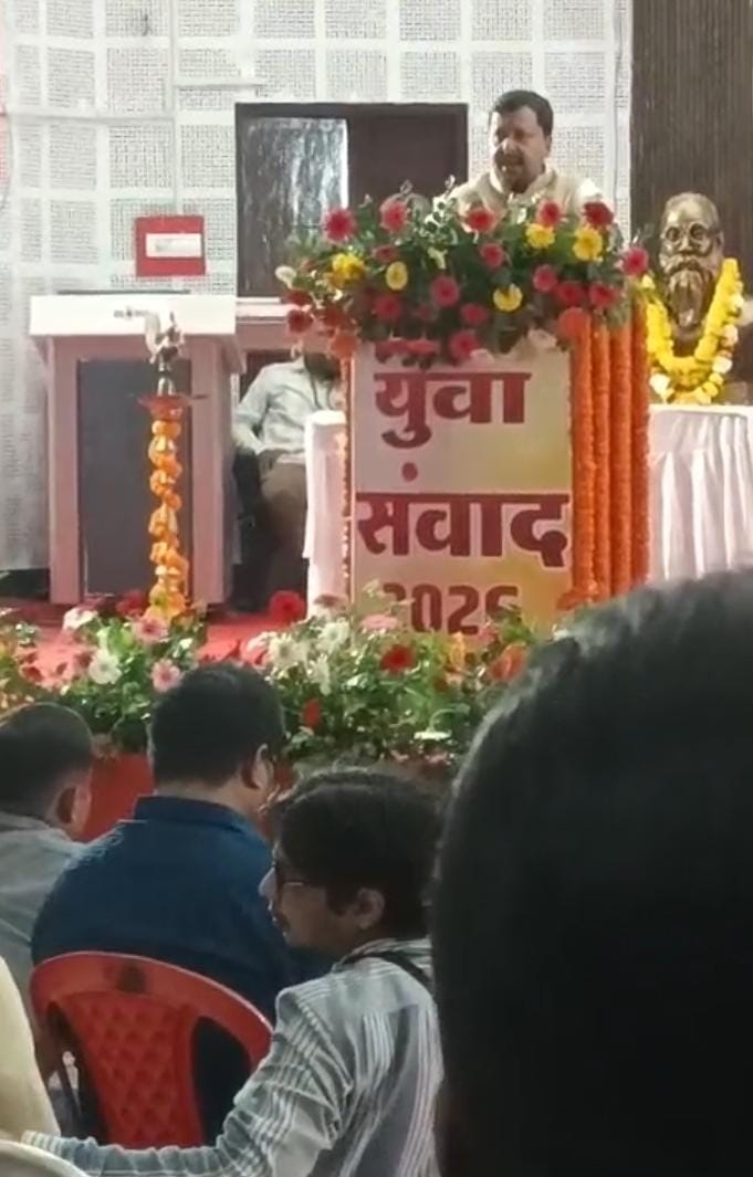 युवा संवाद में भाजपा अध्यक्ष
