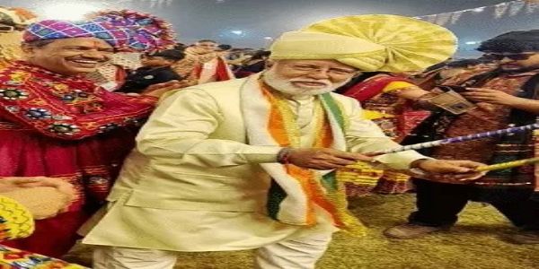 duplicate modi performing garba festival in vadodara duplicate modi performing garba festival in vadodara