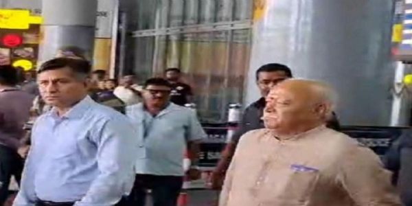 मोहन भागवत का स्वागत करने पहुंचे संगठन के सदस्य मोहन भागवत का स्वागत करने पहुंचे संगठन के सदस्य