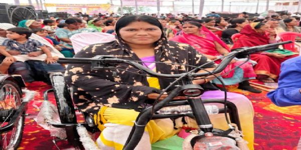मोटराइज्ड ट्राइसाइकिल से आसान हुआ सफुरा बाई का सफर, अब जरूरी कामों के लिए दूसरों पर निर्भरता होगी कम