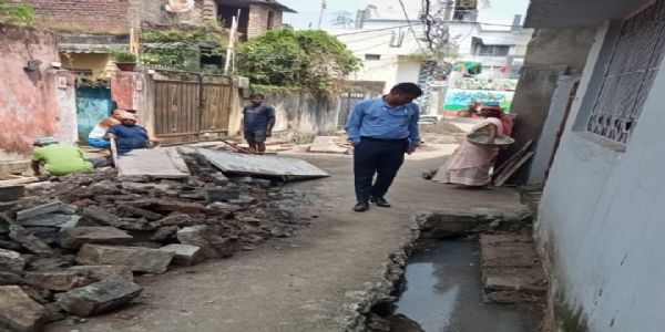 सड़क कटिंग को लेकर निगम ने दाे लोगों पर लगाया पांच हजार का जुर्माना