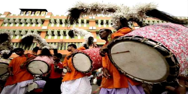 पूजा में डीजे की जगह ढाक की बढ़ी मांग, कलाकारों को राहत
