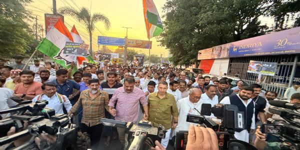 मुख्य चुनाव आयुक्त के खिलाफ कांग्रेस का प्रदर्शन, भोपाल में निकाला पैदल मार्च