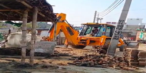 मुरादाबाद : तालाब की सुरक्षित भूमि पर प्रशासन की सख्ती, अवैध कब्जे से 0.0500 हेक्टेयर भूमि कराई गई मुक्त