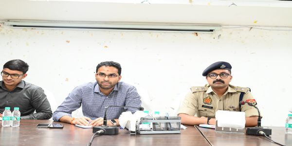 आपसी भाईचारे के साथ मनाएं त्योहार, भ्रामक सूचनाओं से बचें : जिलाधिकारी