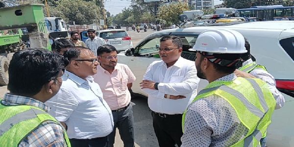 इंदौरः संभागायुक्त और कलेक्टर ने किया एलिवेटेड कॉरिडोर का निरीक्षण