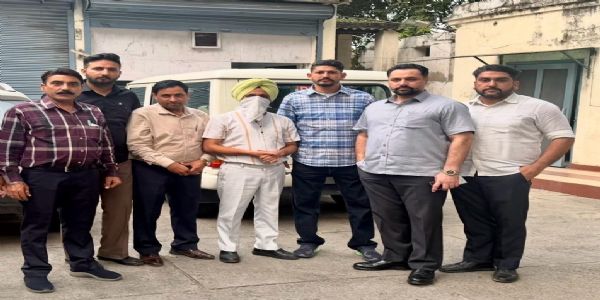 विजिलेंस ब्यूरो ने 50 हजार रूपये रिश्वत लेते एसडीओ को रंगे हाथों पकड़ा