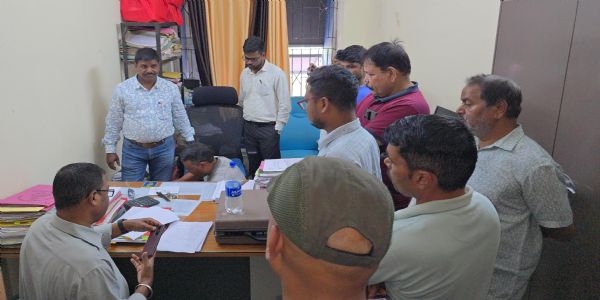 एसडीओ कार्यालय का सहायक प्रशासी अधिकारी 15 हजार घूस लेते गिरफ्तार