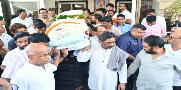 रूपी सोरेन का पार्थिव शरीर अंतिम संस्कार के लिए नेमरा रवाना