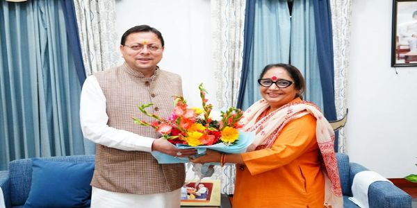 विस अध्यक्ष ऋतु खंडूडी ने मुख्यमंत्री से की भेंट, कोटद्वार को जिला बनाने की मांग फिर दोहराई
