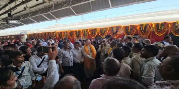 18 साल पुराना सपना हुआ साकार, 1008 जैन श्रद्धालु स्पेशल ट्रेन से निकले सम्मेद शिखरजी
