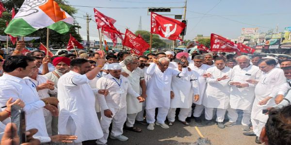 फतेहाबाद में इंडिया गठबंधन ने किया विरोध प्रदर्शन,सीईसी ज्ञानेश कुमार का पुतला फूंका