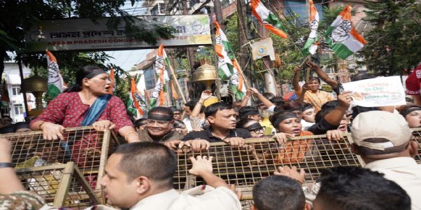 कांग्रेस का ‘ब्लैक डे’ प्रदर्शन, पुलिस कार्रवाई में रिपुन बोरा घायल