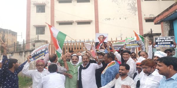 मुख्य चुनाव आयुक्त ज्ञानेश कुमार की बर्खास्तगी की मांग काे लेकर कांग्रेस ने निकाला मार्च