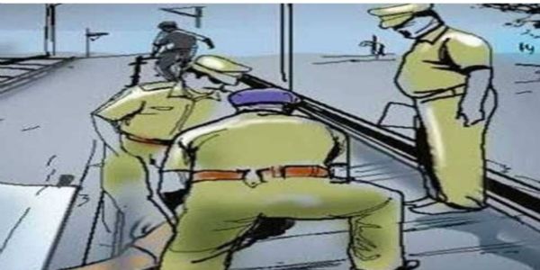 रेलवे ट्रैक पर मिला महिला का शव,जांच में जुटी पुलिस
