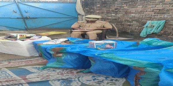 सीओ फायर के नेतृत्व में पुलिस का छापा, मकान से पटाखे का भारी जखीरा बरामद