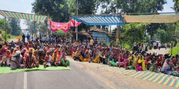 कौहाबाहरा में बीट बंटवारे को लेकर सड़क जाम, 28 तक समाधान की मांग