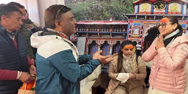 बदरी-केदार के दर्शन को पहुंचीं अभिनेत्री रानी मुखर्जी