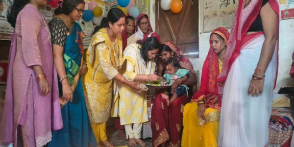 पोषण मेले में गर्भवती महिला की हुई गोद भराई, बच्चों का कराया अन्नप्राशन