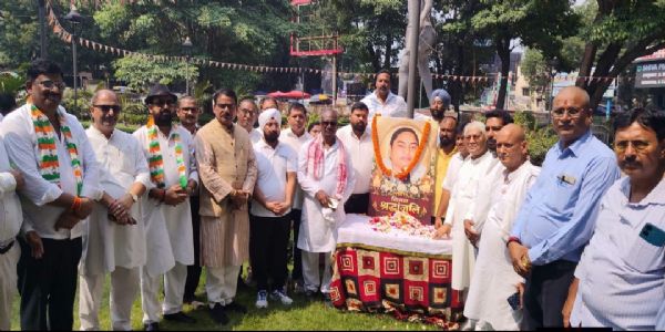 रूपी सोरेन के निधन पर कांग्रेस ने सभा आयोजित कर दी श्रद्धांजलि