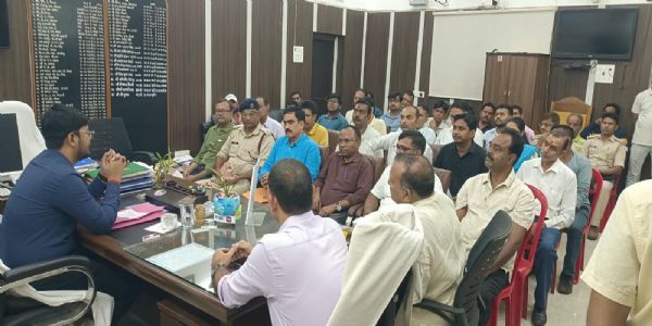 दुर्गापूजा को लेकर शांति समिति की बैठक, पंडालों में सीसीटीवी अनिवार्य