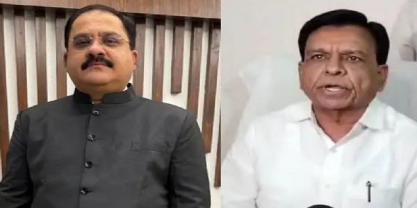 रिश्वत लेने के आरोपी ओएसडी के साथ उप मुख्यमंत्री जगदीश देवड़ा (फाइल) रिश्वत लेने के आरोपी ओएसडी के साथ उप मुख्यमंत्री जगदीश देवड़ा (फाइल)
