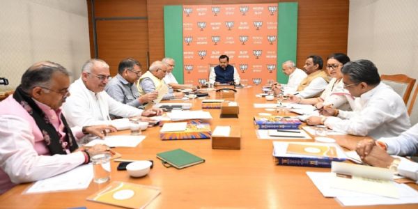 भाजपा अध्यक्ष नितिन नवीन ने महासचिव के साथ बैठक भाजपा अध्यक्ष नितिन नवीन ने महासचिव के साथ बैठक