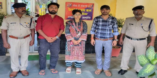 आरपीएफ ने ट्रेन में अकेले यात्रा कर रही किशोरी को सुरक्षित उतारा