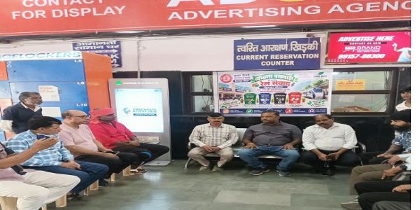 दून रेलवे स्टेशन पर रेल जन संवाद,यात्रियों को स्वच्छता के प्रति किया जागरूक