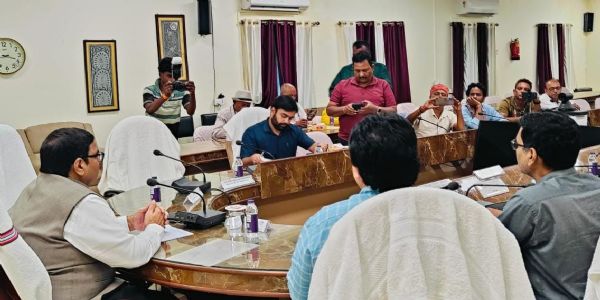 स्नातक से 40 और शिक्षक निर्वाचन क्षेत्र से 13 अभ्यर्थी मैदान में