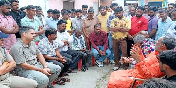 हाथी के हमले में जान गंवाने वाले किसान के परिवार को तीन लाख की सहायता